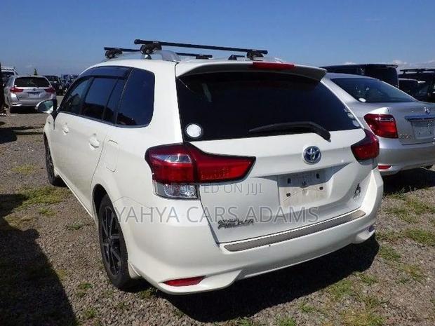 Toyota Corolla Fielder 1.5 Hybrid FWD 2018 White