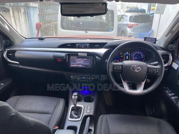 Toyota Hilux 2018 Red