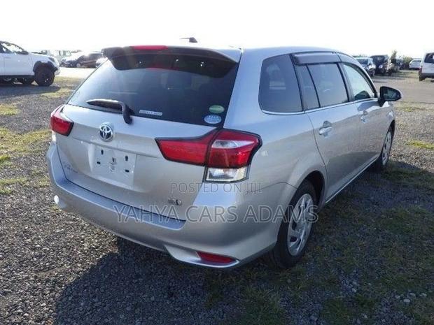 Toyota Corolla Fielder 1.5 Hybrid FWD 2018 Silver