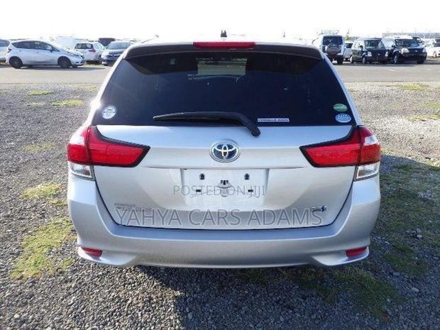 Toyota Corolla Fielder 1.5 Hybrid FWD 2018 Silver