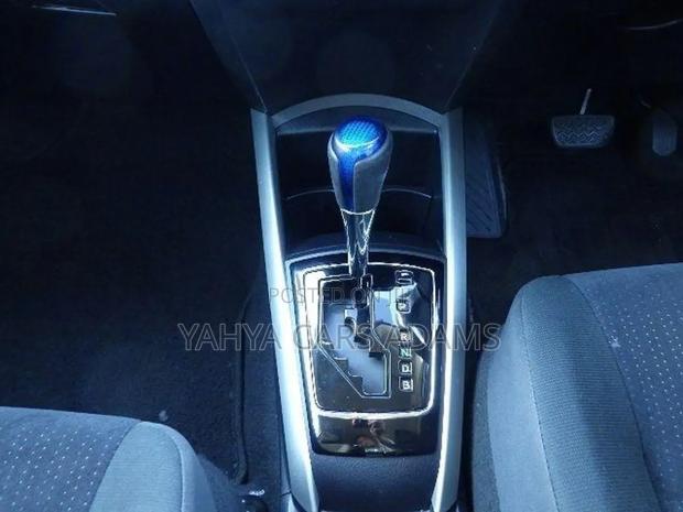 Toyota Corolla Fielder 1.5 Hybrid FWD 2018 Silver