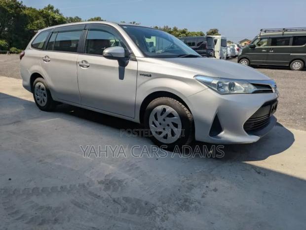 Toyota Corolla Fielder 1.5 Hybrid FWD 2019 Silver