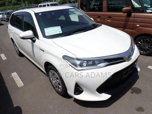 Toyota Corolla Fielder 1.5 Hybrid FWD 2019 White