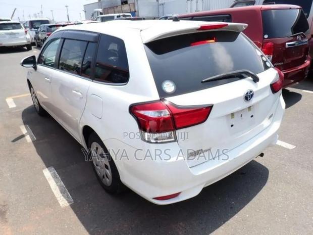 Toyota Corolla Fielder 1.5 Hybrid FWD 2019 White
