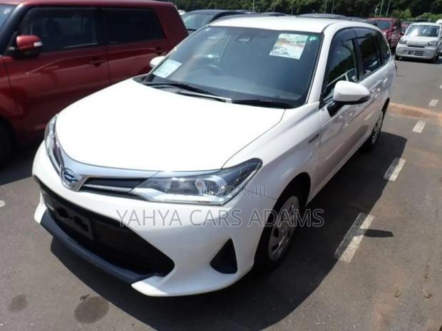Toyota Corolla Fielder 1.5 Hybrid FWD 2019 White