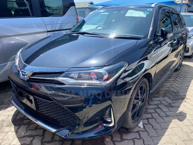 Toyota Corolla Fielder 2018 Black