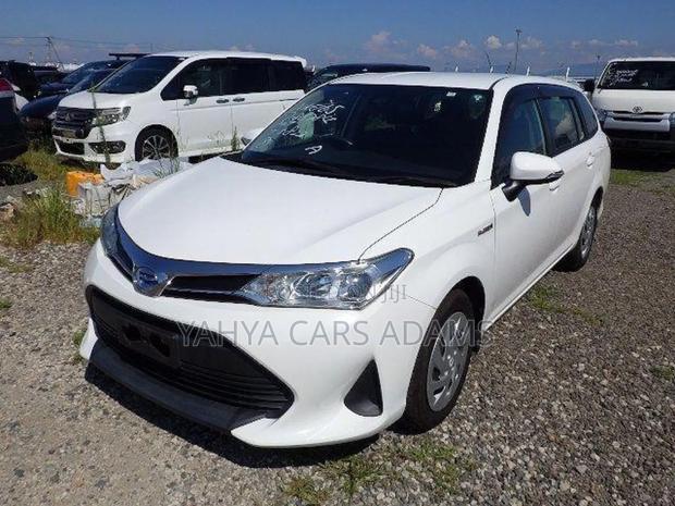Toyota Corolla Fielder 1.5 Hybrid FWD 2018 White