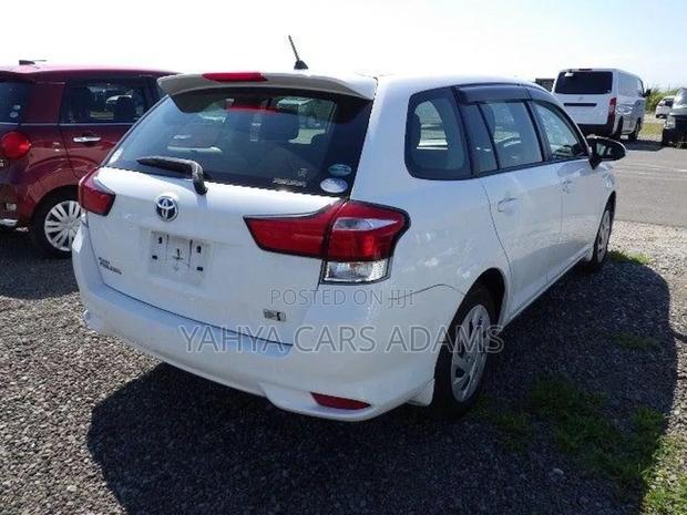 Toyota Corolla Fielder 1.5 Hybrid FWD 2018 White