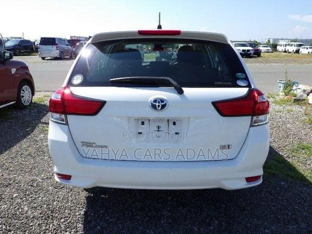Toyota Corolla Fielder 1.5 Hybrid FWD 2018 White