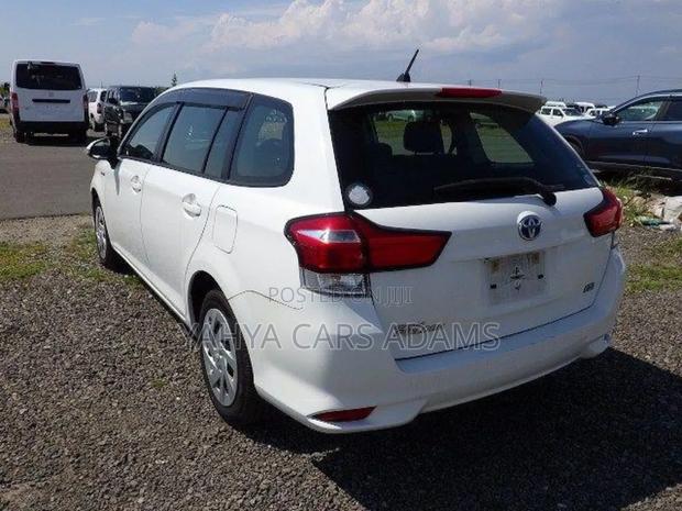 Toyota Corolla Fielder 1.5 Hybrid FWD 2018 Pearl