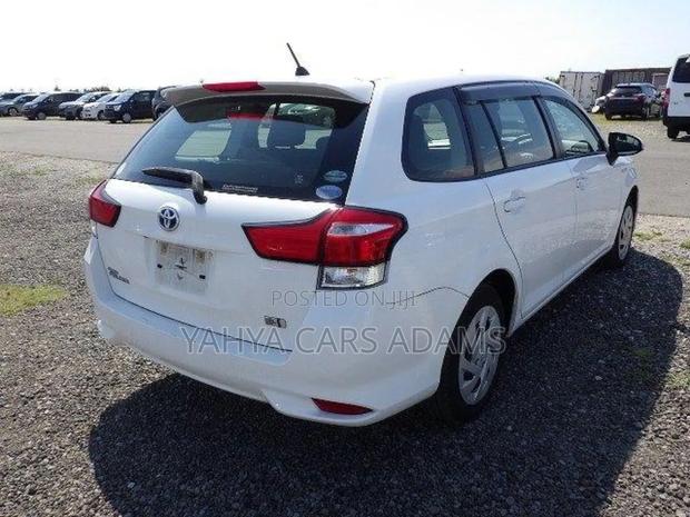 Toyota Corolla Fielder 1.5 Hybrid FWD 2018 Pearl