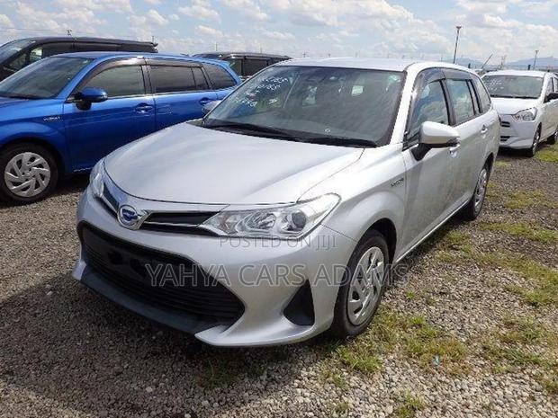 Toyota Corolla Fielder 1.5 Hybrid FWD 2019 Silver