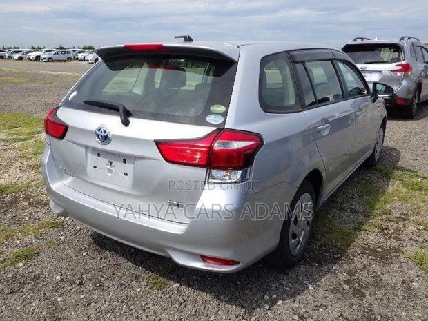 Toyota Corolla Fielder 1.5 Hybrid FWD 2019 Silver