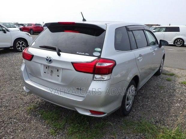 Toyota Corolla Fielder 1.5 Hybrid FWD 2018 Silver