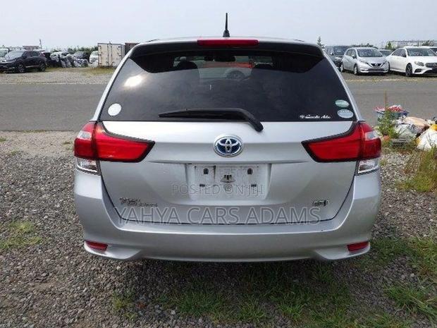 Toyota Corolla Fielder 1.5 Hybrid FWD 2018 Silver