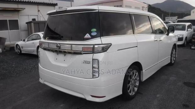 Nissan Elgrand 2018 Pearl