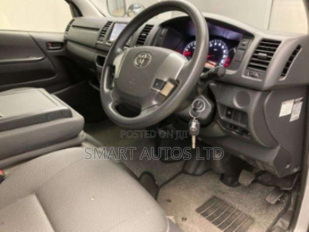 Toyota HiAce 2018 Silver