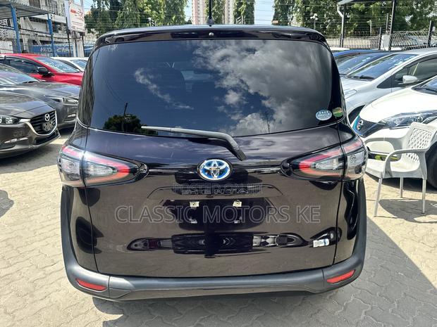 Toyota Sienta 1.5 Hybrid FWD 2019 Purple