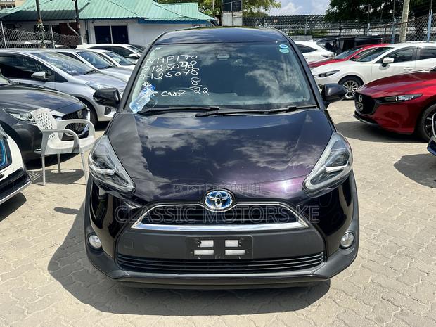 Toyota Sienta 1.5 Hybrid FWD 2019 Purple