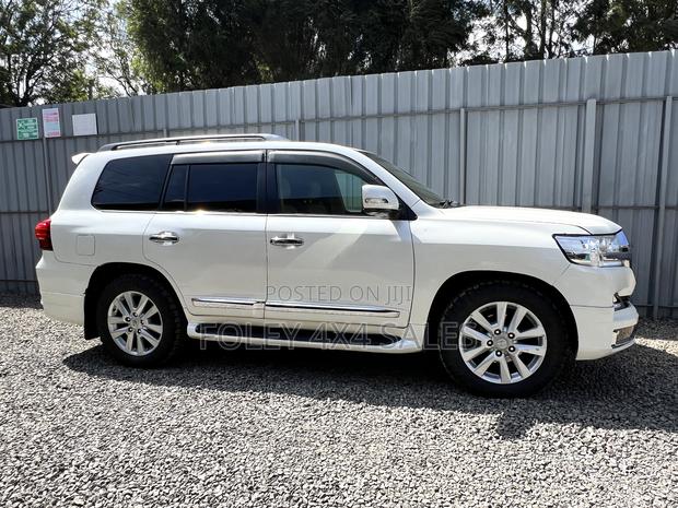 Toyota Land Cruiser 4.6 V8 VX-R 2014 White