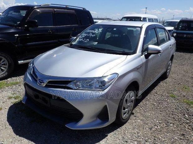 Toyota Axio 1.5 Hybrid 2WD 2019 Silver