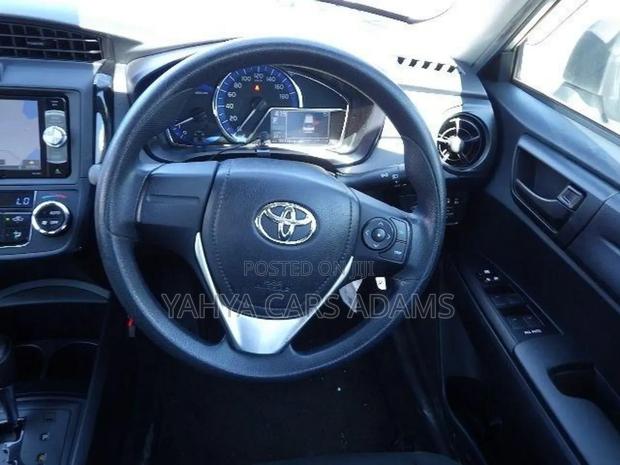 Toyota Axio 1.5 Hybrid 2WD 2019 Silver