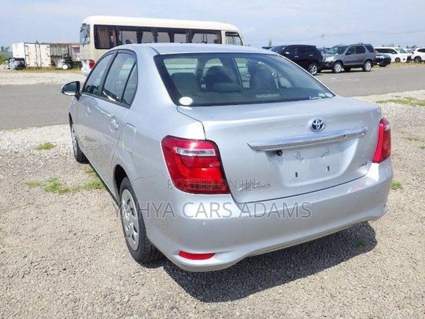 Toyota Axio 1.5 Hybrid 2WD 2019 Silver