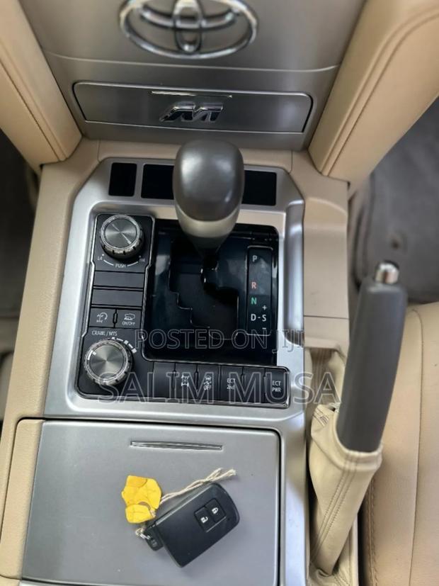 Toyota Land Cruiser 2016 Gray