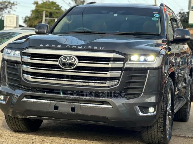 Toyota Land Cruiser 2016 Gray