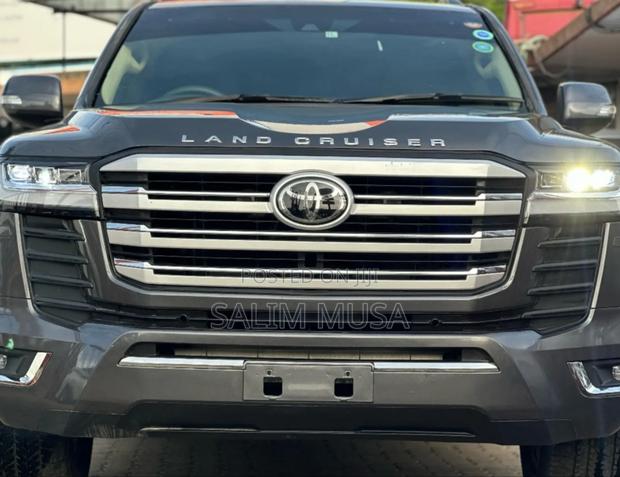 Toyota Land Cruiser 2016 Gray
