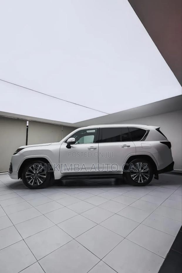 Lexus LX LX 600 2021 White