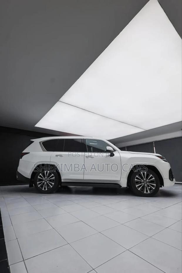 Lexus LX LX 600 2021 White