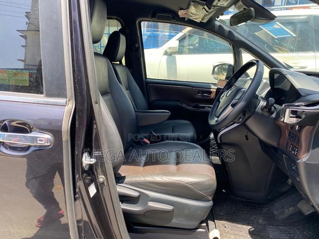 Toyota Esquire 2018 Blue