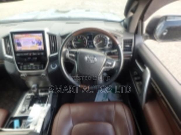 Toyota Land Cruiser 4.6 V8 ZX 2020 Black