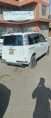 Toyota Sienta 2015 White for sale