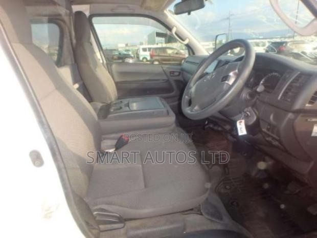 Toyota HiAce 2019 White