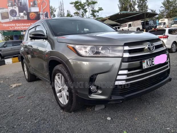 Toyota Kluger 2014 Gray