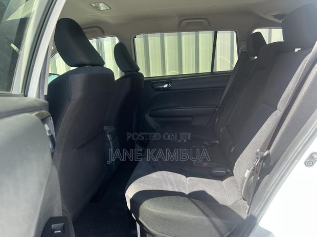 Toyota Corolla Fielder 1.5 Hybrid FWD 2018 White