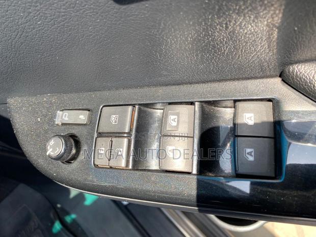 Toyota Hilux 2023 Gray