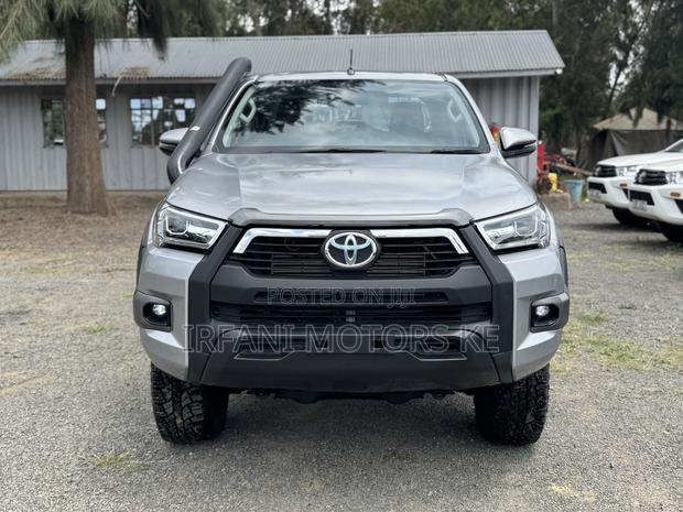 Toyota Hilux Revo Double Cab Deisel 2.8 AWD 2018 Silver