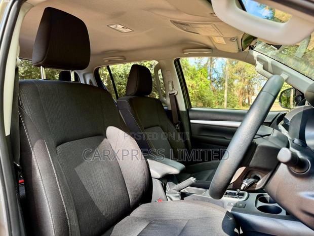 Toyota Hilux 2021 Brown
