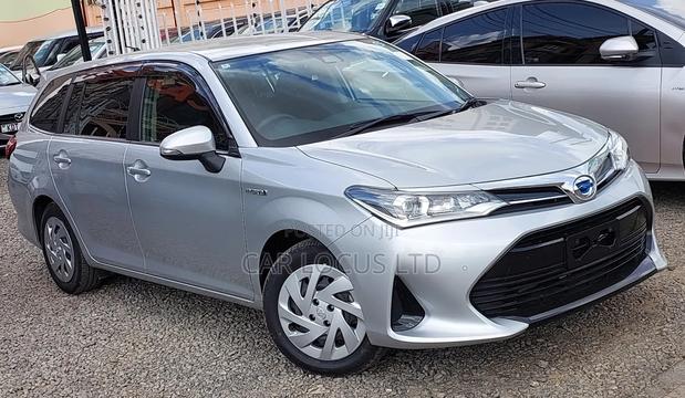 Toyota Corolla Fielder 1.5 Hybrid FWD 2018 Silver