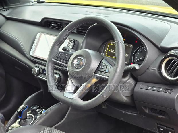 Nissan Kicks 2020 Yellow
