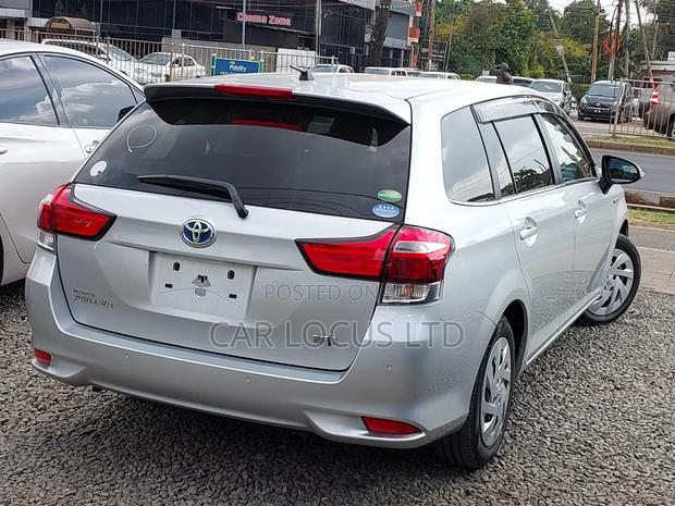 Toyota Corolla Fielder 1.5 Hybrid FWD 2018 Silver