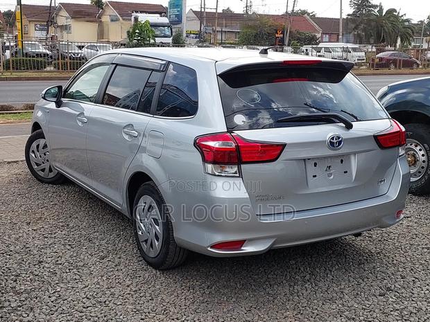 Toyota Corolla Fielder 1.5 Hybrid FWD 2018 Silver