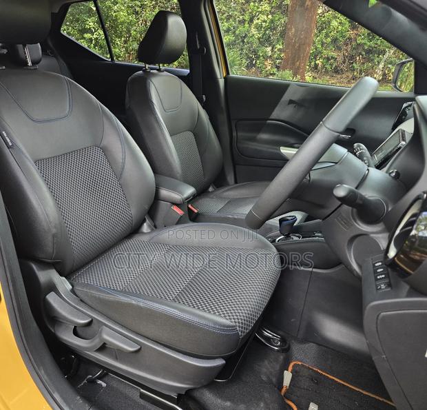 Nissan Kicks SV 2020 Yellow