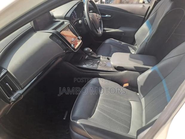 Toyota Crown 2019 White