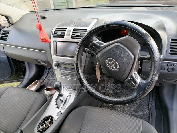 Toyota Avensis 2012 Black