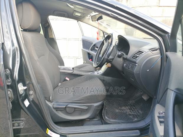 Toyota Avensis 2012 Black