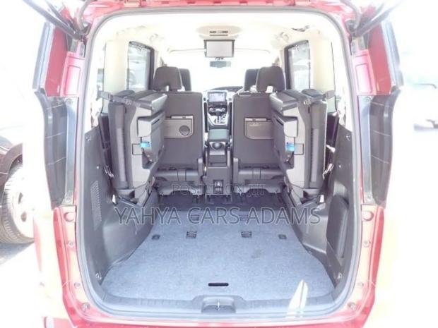 Nissan Serena 2018 Red